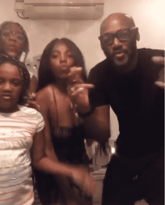 2Baba grooving with family